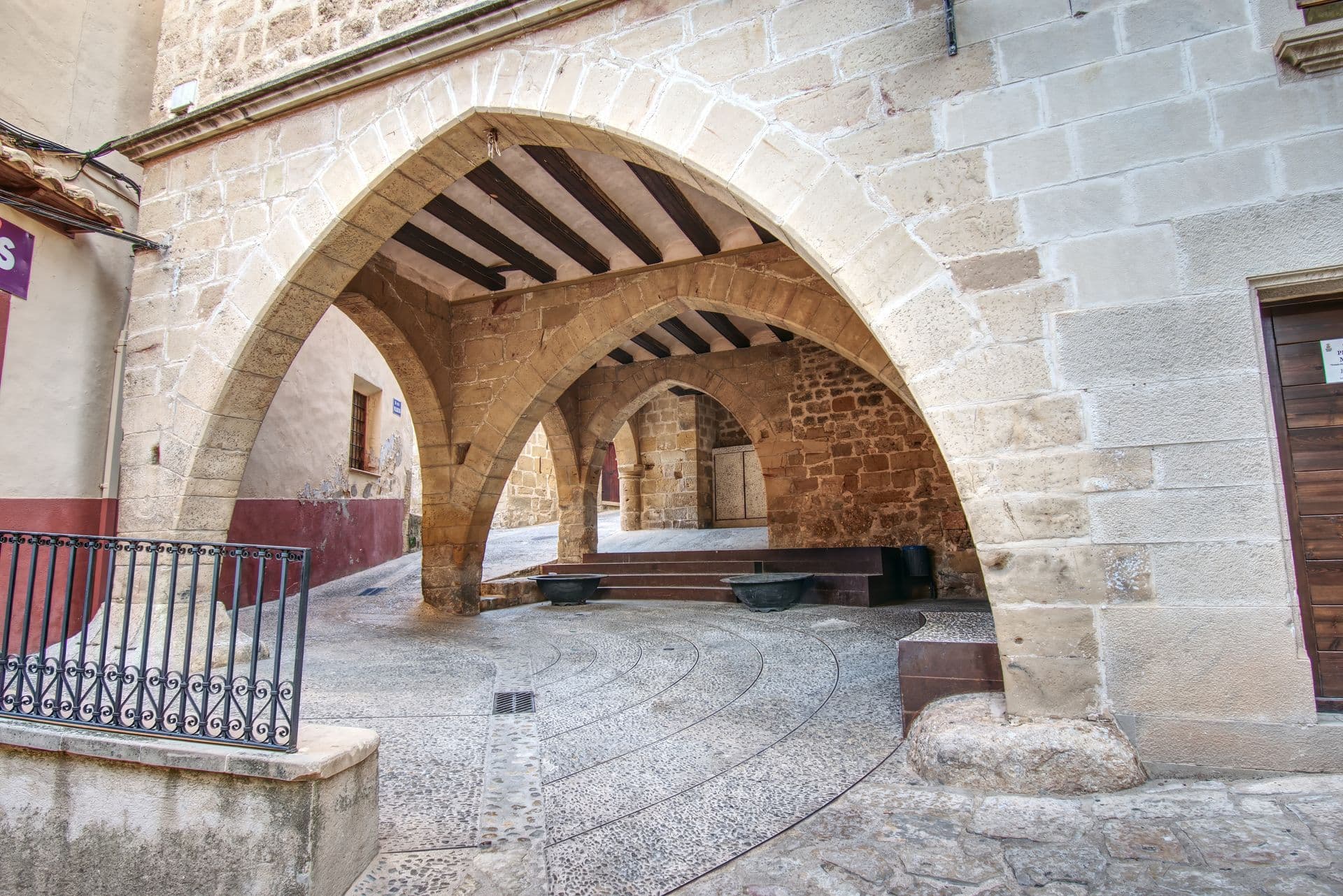 BeceiteBajosAyuntamiento_web.jpg