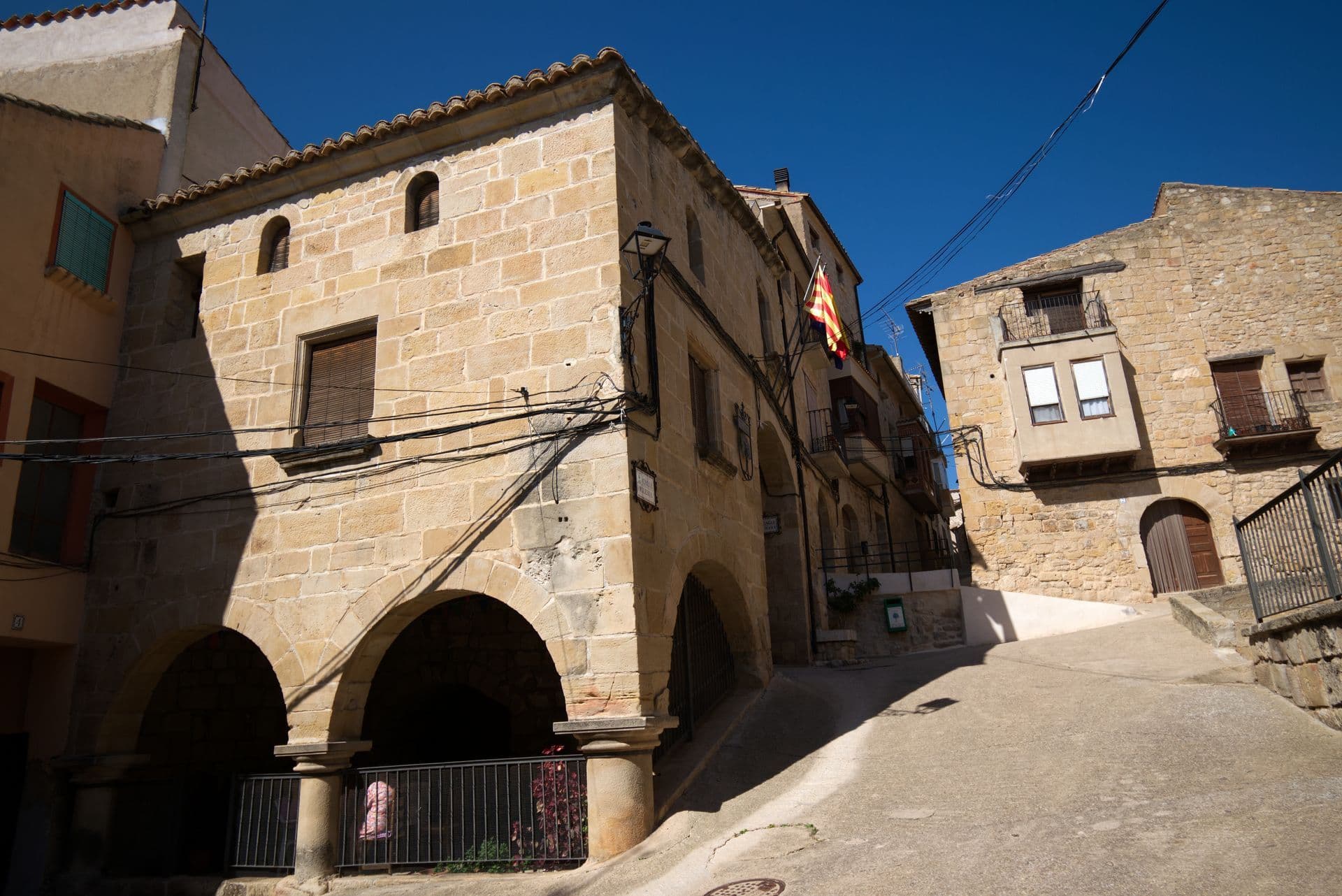 LledoArcosBajoAyuntamiento_web.jpg