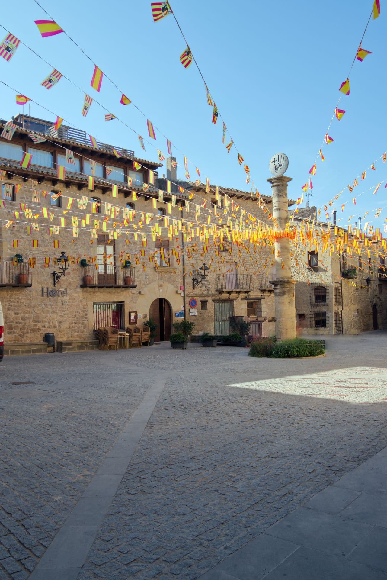 Pilar-de-la-Plaza.jpg