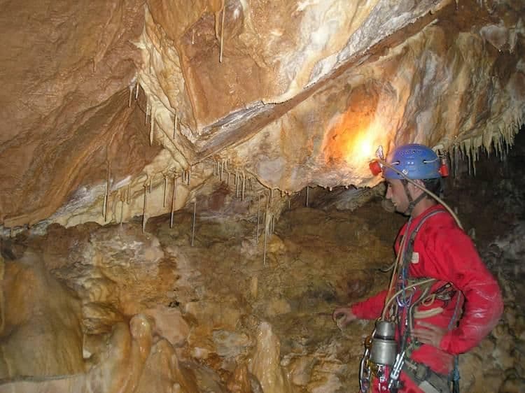 Espeleología. Les roques natura